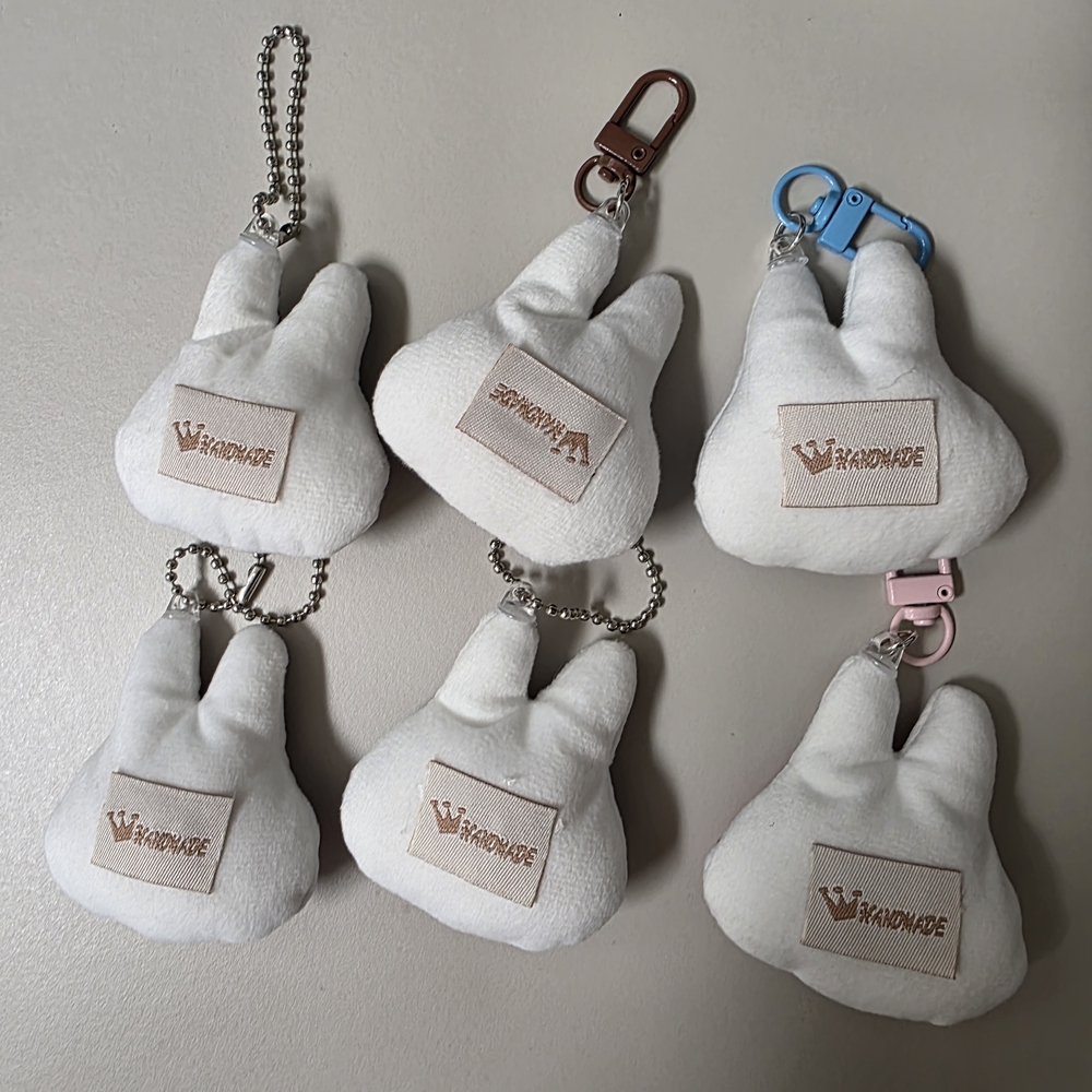 6 Assorted Labunu Monsters Keychains - Picture 2 of 3